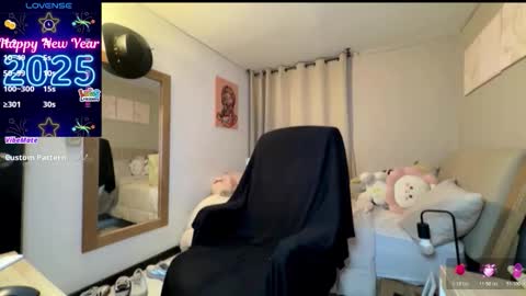 cloe small online show from November 15, 2025, 2:31 am