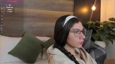 cloee20_ online show from February 3, 2026, 2:53 am