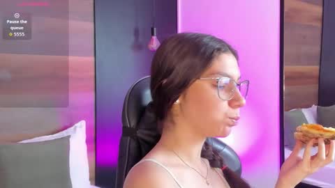 cloee20_ online show from February 6, 2026, 2:05 am