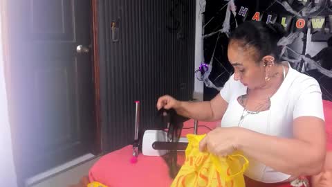 Snapshot of cloee_rabbyt chatting on November 2, 2025, 11:23 am CLOE online show from November 2, 2025, 11:23 am