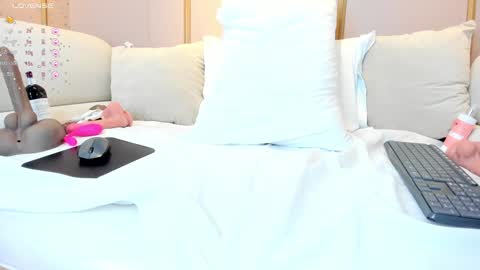 Cloe online show from December 4, 2024, 3:32 pm