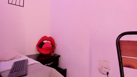 cloe online show from November 19, 2025, 8:42 pm