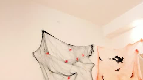 Snapshot of cloemorwen chatting on October 14, 2025, 10:21 pm Cloe online show from October 14, 2025, 10:21 pm