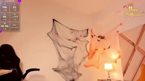 Snapshot of cloemorwen chatting on October 21, 2025, 12:11 am Cloe online show from October 21, 2025, 12:11 am