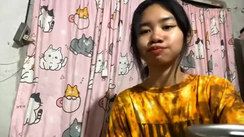 Snapshot of clorahosfeld chatting on May 18, 2026, 9:15 am Mikki online show from May 18, 2026, 9:15 am