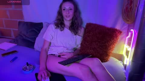 CloudEevee online show from September 10, 2025, 1:16 am