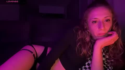 Snapshot of cloudeevee chatting on September 16, 2025, 2:01 am CloudEevee online show from September 16, 2025, 2:01 am