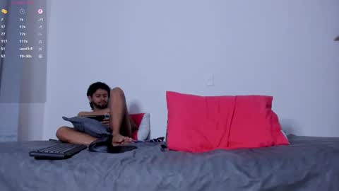 Snapshot of cloudy_pigdude chatting on February 19, 2025, 12:57 am CRISTIAN online show from February 19, 2025, 12:57 am