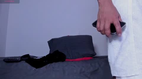 Snapshot of cloudy_pigdude chatting on March 3, 2025, 12:04 am CRISTIAN online show from March 3, 2025, 12:04 am