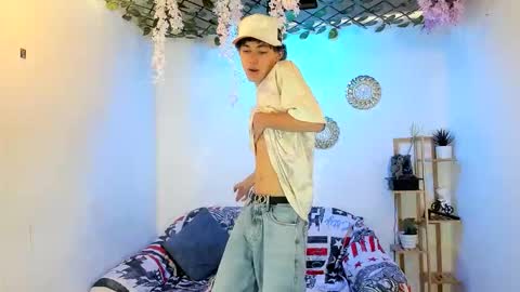 club_latinboys online show from November 6, 2025, 7:48 pm