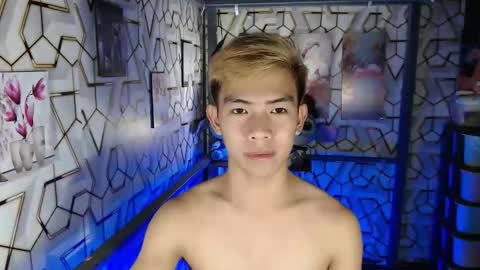 clyde_twinkx online show from December 1, 2025, 6:02 pm