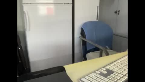 Snapshot of coach_karl chatting on October 26, 2025, 12:05 am Coach Karl Porn Star Tip me all the way to my next trip online show from October 26, 2025, 12:05 am