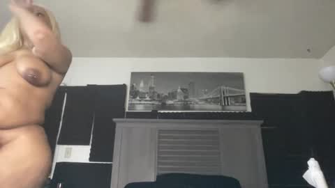 Snapshot of cocanutt_ chatting on December 21, 2025, 2:02 pm CocaNutt online show from December 21, 2025, 2:02 pm