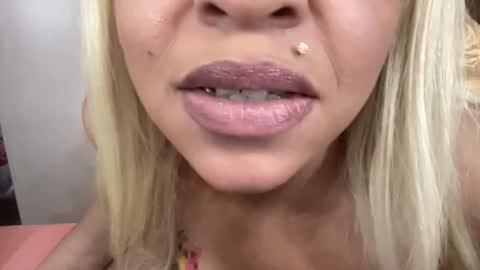 Snapshot of cocanutt_ chatting on January 12, 2026, 2:11 pm CocaNutt online show from January 12, 2026, 2:11 pm