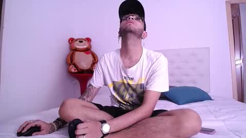 Snapshot of cock_fox chatting on October 6, 2025, 7:44 pm Camilo online show from October 6, 2025, 7:44 pm