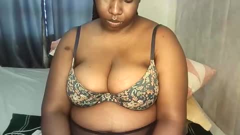 Snapshot of coco_vibes chatting on March 25, 2026, 1:28 pm Zuri online show from March 25, 2026, 1:28 pm