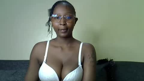 Snapshot of cocobaby_ chatting on April 12, 2026, 3:17 pm Coco online show from April 12, 2026, 3:17 pm