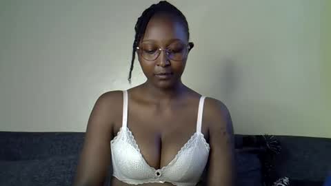 Snapshot of cocobaby_ chatting on April 15, 2026, 2:46 pm Coco online show from April 15, 2026, 2:46 pm