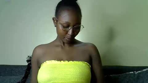 Snapshot of cocobaby_ chatting on May 15, 2026, 5:42 pm Coco online show from May 15, 2026, 5:42 pm