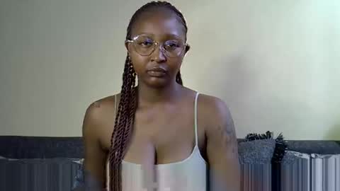Snapshot of cocobaby_ chatting on May 17, 2026, 12:45 pm Coco online show from May 17, 2026, 12:45 pm