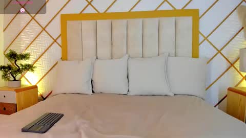 Snapshot of cocodamore1 chatting on October 22, 2025, 11:43 am    online show from October 22, 2025, 11:43 am