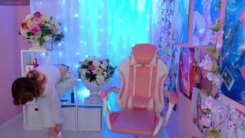 Mia online show from May 7, 2026, 3:28 pm