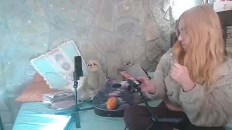 Pee Whore online show from November 26, 2025, 11:06 pm