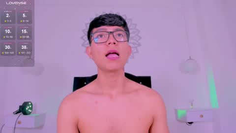 Snapshot of codytwink_ chatting on October 17, 2025, 12:52 pm Cody online show from October 17, 2025, 12:52 pm