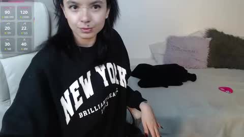 Snapshot of coffeandbread chatting on September 28, 2025, 3:01 am Phia And Luna online show from September 28, 2025, 3:01 am