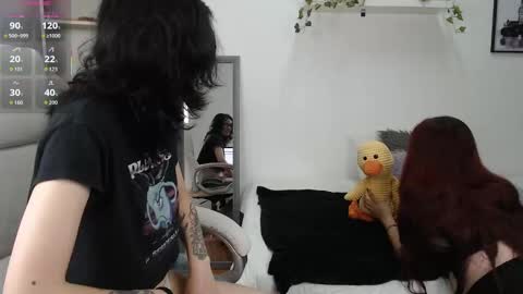 Snapshot of coffeandbread chatting on October 9, 2025, 3:37 am Phia And Luna online show from October 9, 2025, 3:37 am