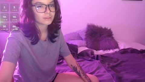 Snapshot of coffeandbread chatting on October 23, 2025, 3:39 am Phia And Luna online show from October 23, 2025, 3:39 am
