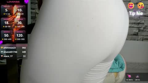 laurita online show from November 1, 2025, 6:43 pm