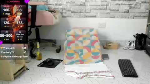 laurita online show from June 22, 2026, 3:25 am