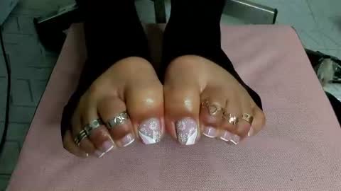 laurita online show from July 28, 2026, 1:34 am