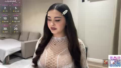 Snapshot of coffee_wihtout_milk chatting on June 16, 2026, 10:34 pm Yumi online show from June 16, 2026, 10:34 pm