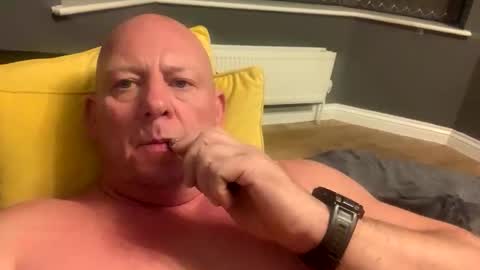 col4nows online show from October 25, 2025, 8:36 pm