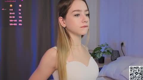 Snapshot of cold_waterfall chatting on October 13, 2025, 3:28 am Criss online show from October 13, 2025, 3:28 am