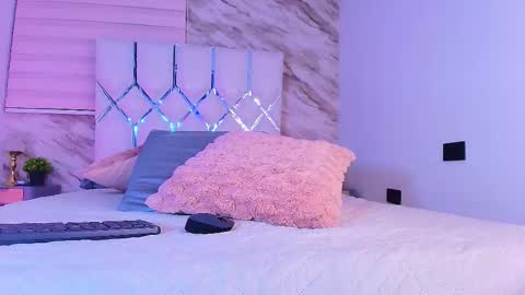 Snapshot of colett_hall chatting on February 27, 2026, 11:54 am colett online show from February 27, 2026, 11:54 am