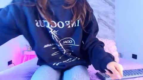 Snapshot of colett_hall chatting on March 18, 2026, 11:57 am colett online show from March 18, 2026, 11:57 am