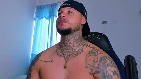 colin_fox1 online show from April 17, 2026, 3:37 pm