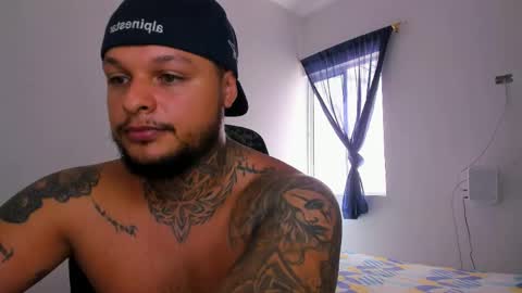 colin_fox1 online show from May 17, 2026, 6:26 pm