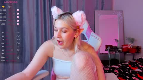 Snapshot of colleen_blake chatting on December 27, 2024, 4:04 am Collen Mon Tue Wed Thu Fri GMT 3 0300am - 0900am online show from December 27, 2024, 4:04 am