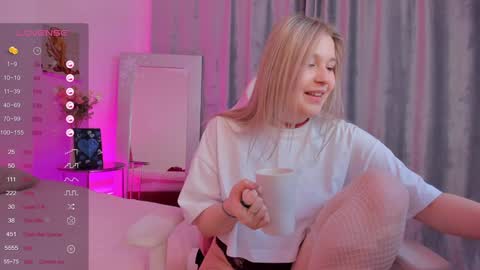 Snapshot of colleen_blake chatting on January 19, 2025, 10:17 pm Collen Mon Tue Wed Thu Fri GMT 3 0300am - 0900am online show from January 19, 2025, 10:17 pm
