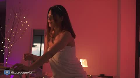 Laura online show from January 20, 2025, 2:01 am