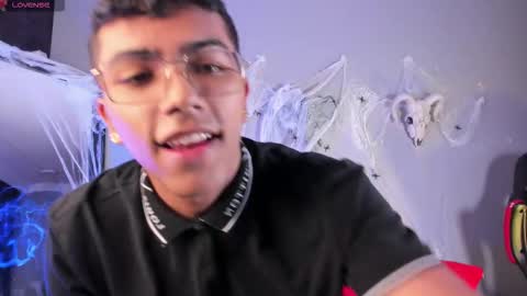 colstorw_ online show from October 22, 2025, 10:37 am