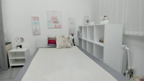 Camilla online show from March 26, 2026, 4:07 am