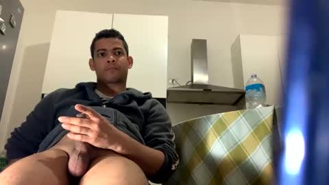 Snapshot of comobailamioso chatting on March 12, 2025, 10:50 pm comobailamioso online show from March 12, 2025, 10:50 pm