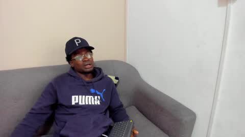 Snapshot of compton_01 chatting on October 1, 2025, 12:33 pm COMPTON online show from October 1, 2025, 12:33 pm