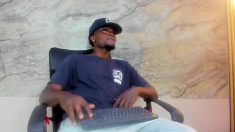 Snapshot of compton_01 chatting on October 21, 2025, 4:13 am COMPTON online show from October 21, 2025, 4:13 am