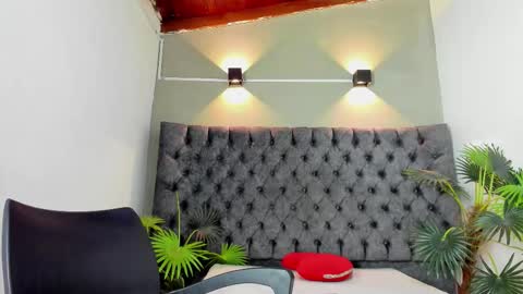 Snapshot of compton_01 chatting on November 15, 2025, 3:48 am COMPTON online show from November 15, 2025, 3:48 am